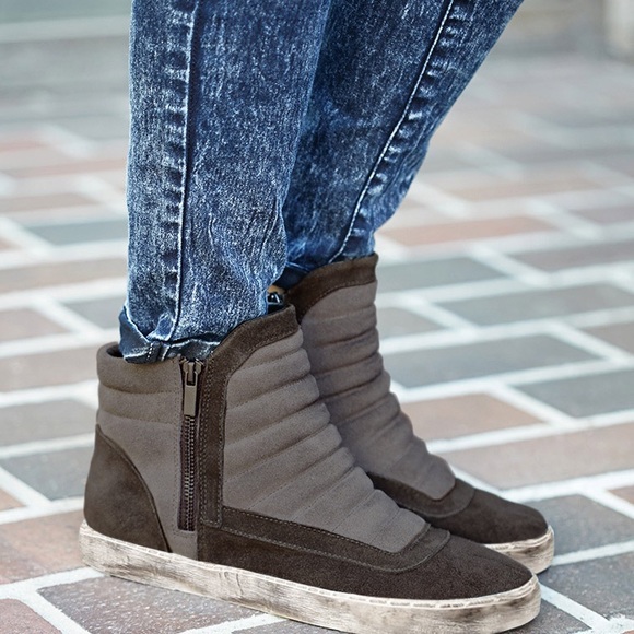 Forever 21 Futuristic  Sneaker - Picture 2 of 6